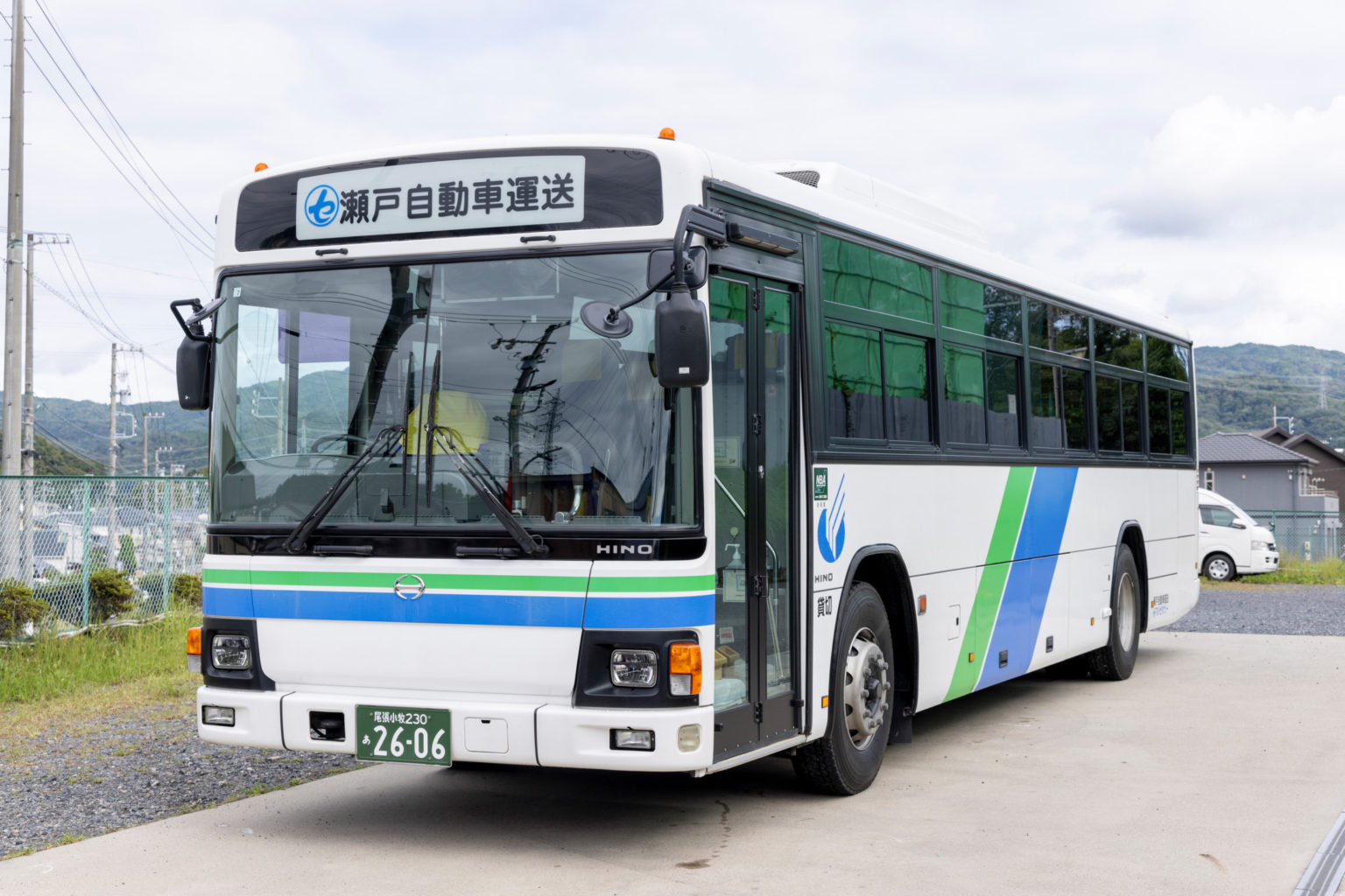 大型・中型送迎バス（定員５５名他）|愛知県瀬戸市・尾張旭市・日進市でタクシーのご用命はマルセタクシーへ｜病院送迎・ケア施設送迎・お買い物 送迎などから、観光タクシー、空港タクシー、子育て支援タクシー、定期送迎タクシー、ジブリパークタクシーなども 